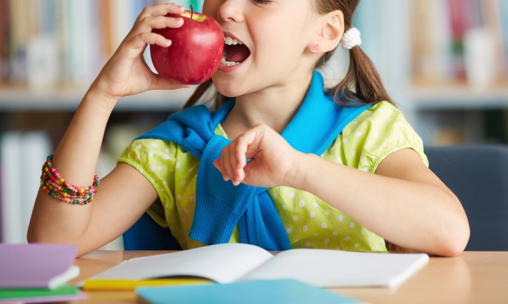 Castilla y León y la AECC se unen para fomentar el consumo de alimentos saludables y la actividad física diaria entre el alumnado