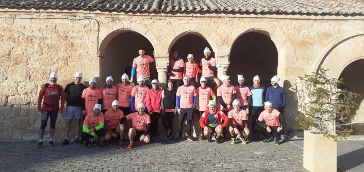 Más de 120 personas realizan la tradicional ruta de Peñalba a San Esteban