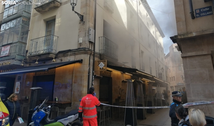 AMPLIACIÓN | Bomberos interviene en el incendio de una cocina en el Collado