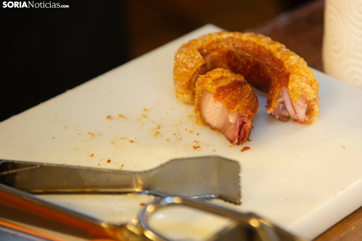 Un torrezno casi le quita la vida a un pintor