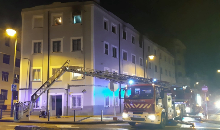 Fallece en el hospital tras ser trasladado por el incendio de un inmueble en Burgos