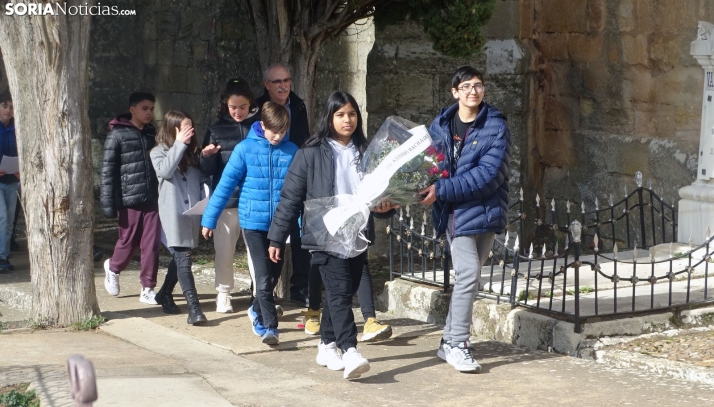 ...sube al Espino, al alto Espino donde está su tierra...