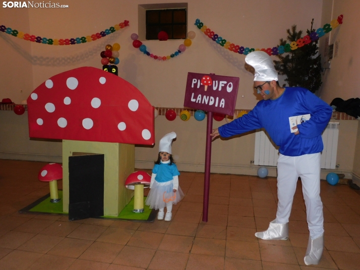 GALERÍA | Imaginación al poder en una fiesta de disfraces de película de Almarza y San Andrés