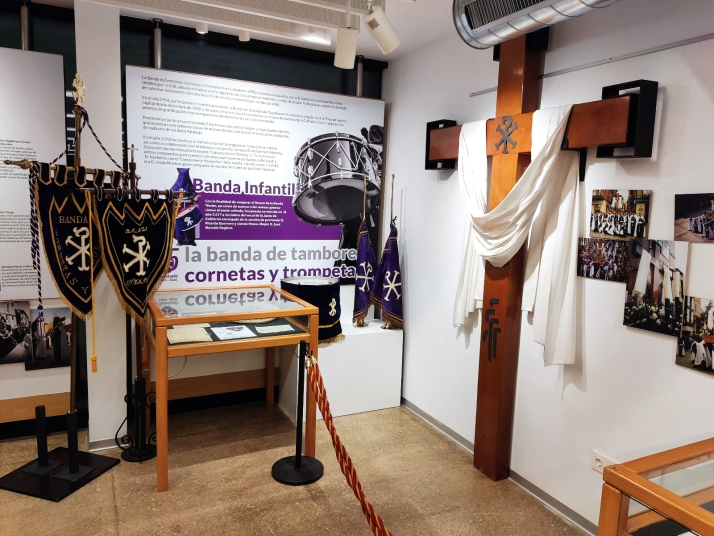 La Cofradía de las Siete Palabras inaugura la exposición sobre sus 75 años de existencia