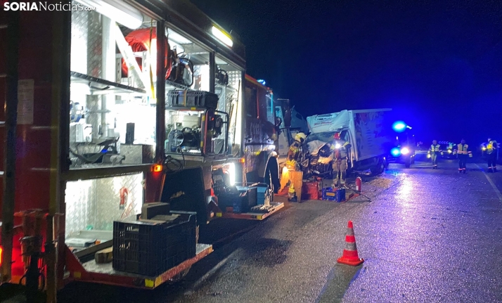 Ampliación: Fallece una mujer por la colisión de dos camiones en Monteagudo de las Vicarías