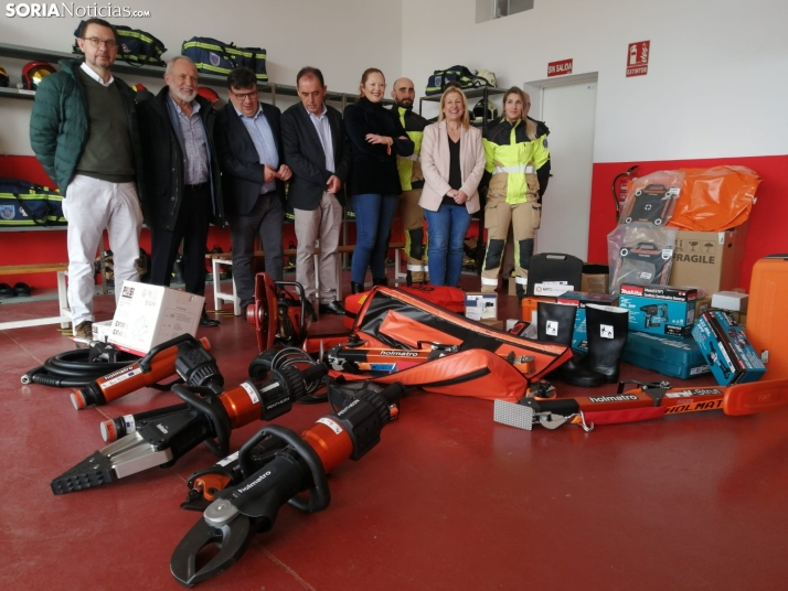 El parque de bomberos de Almazán recibe material de última generación para ofrecer mejores servicios en la zona