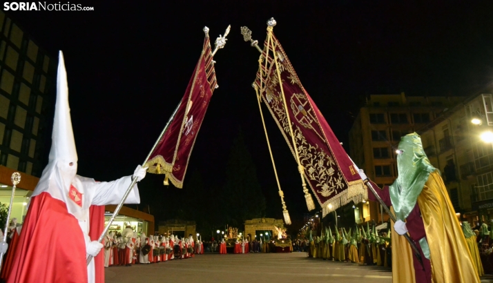 GALERÍA | El frío no apaga devociones ni afectos en el Martes Santo soriano
