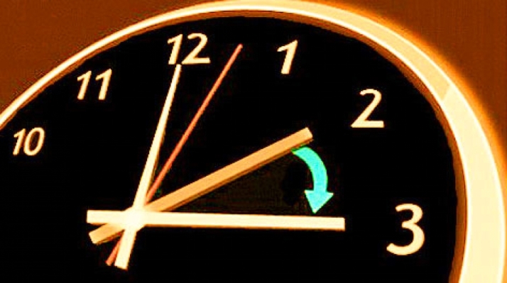 Esta madrugada, a las dos serán las tres