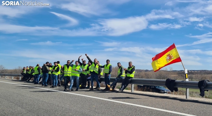 Así te hemos contado la reivindicación agraria hoy en Arcos con cortes de circulación en la A-2 