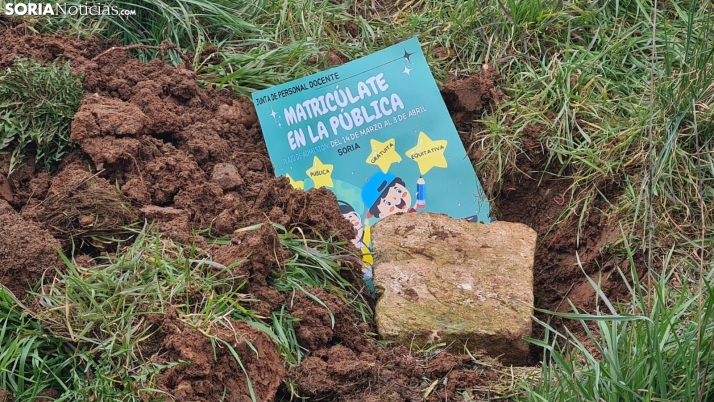 La Junta de Personal Docente de Soria pone la primera piedra simbólica del colegio de los Royales