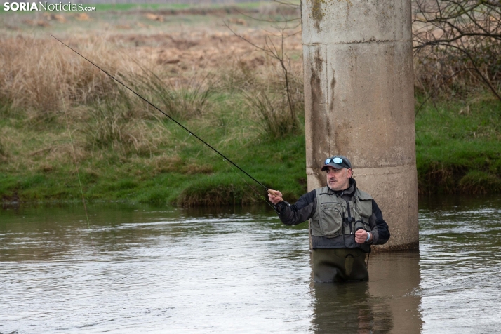 ¿Pescar una trucha de más de 64 centímetros? El Campano busca batir el récord de su torneo