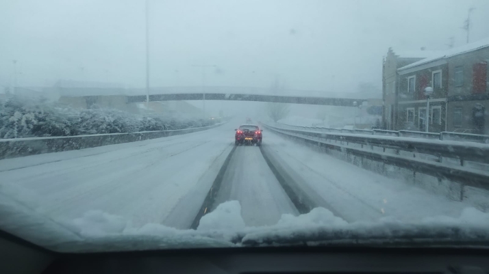 Numerosas avisos por nieve en la A-2 a última hora del día 