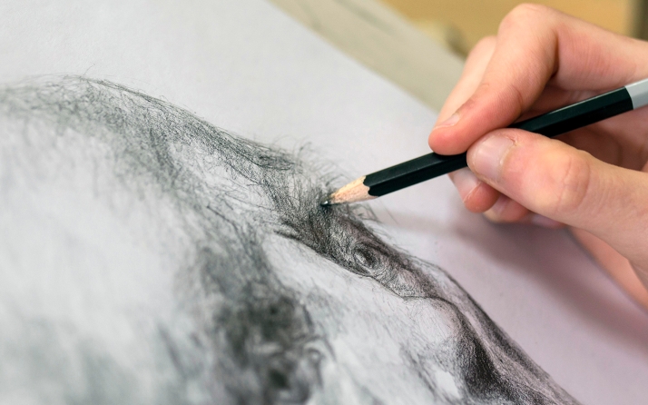 Dibujos de lápiz y carboncillo en el Casino