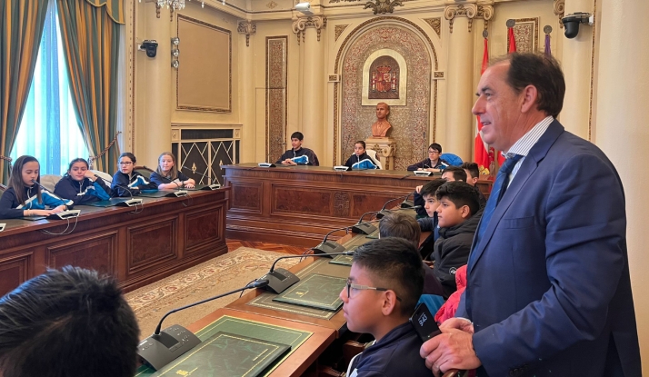 Escolares en la Diputación