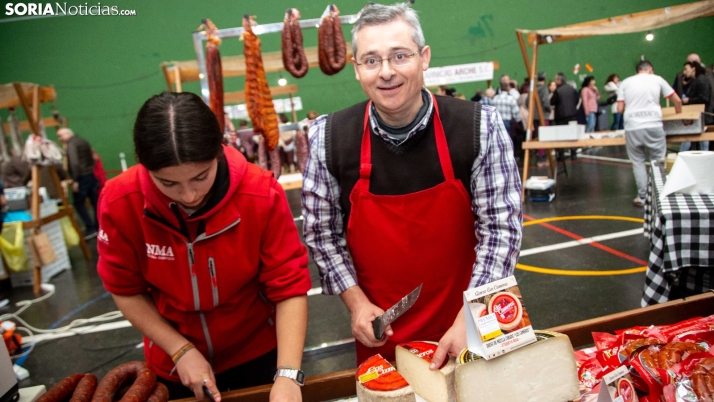 Supergalería: Covaleda da comienzo a su Feria del Chorizo con el pregón de la influencer Sabrina Prieto