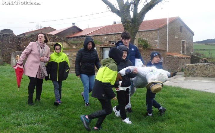 Suellacabras quema su Judas