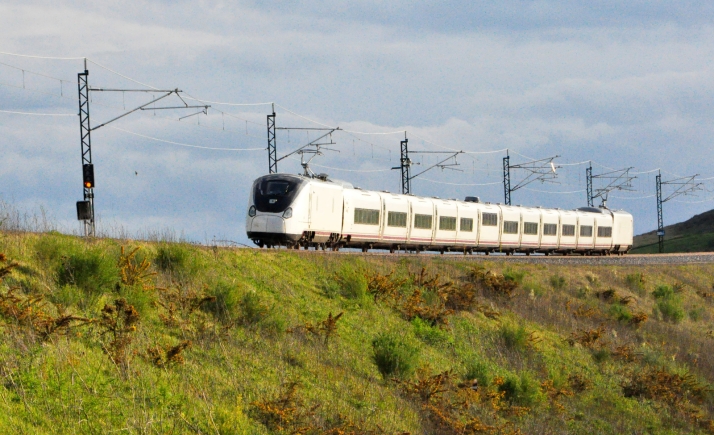 Castilla y León pide al Gobierno igualdad de trato respecto a las compensaciones para Asturias por el retraso en la entrega de los trenes Avril