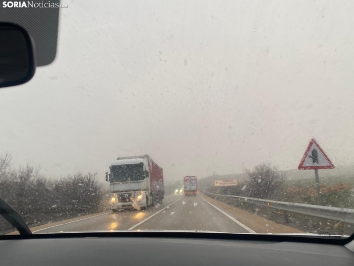 La nieve se deja ver en la N-122 