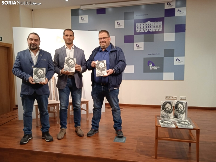 El libro ‘525 palabras. 75 años de historia de la cofradía de Las Siete Palabras’ ya está en las bibliotecas de Soria 