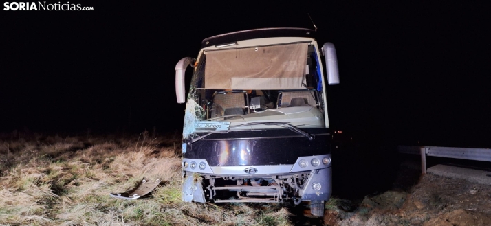 Rescate del autobús accidentado en la N-234