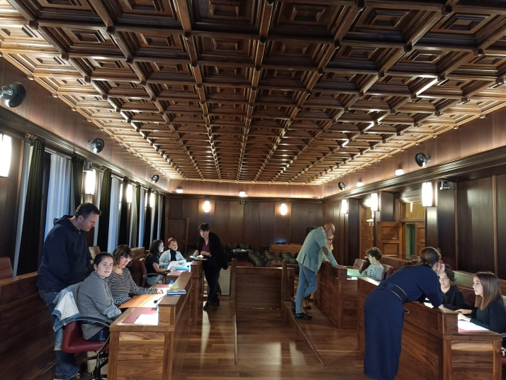 El Consejo de Infancia conoce el plan aprobado en su formato de lectura fácil y trabaja las áreas municipales con juegos