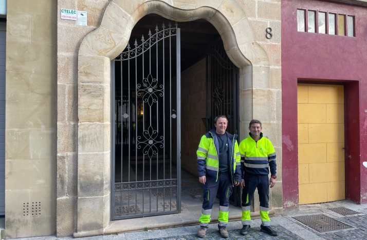 Los vecinos de Aduana Vieja 8 dejarán de emitir 103 toneladas de CO2 desvinculándose de los combustibles fósiles