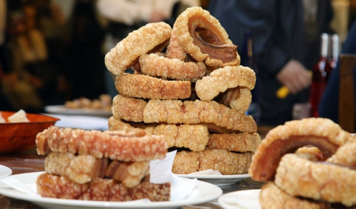 Castilla y León contempla en sus cuentas para 2024 la tramitación de las marcas Torrezno de Soria y Manzana de Soria