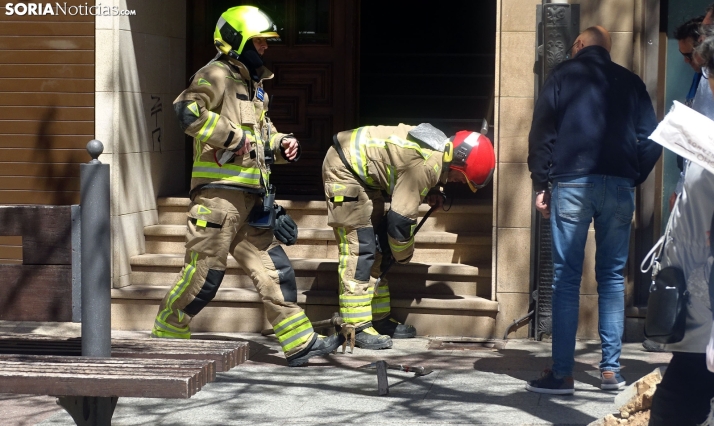Intervención de Bomberos en la plaza del Olivo