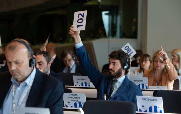 Castilla y León aboga en Bruselas por recuperar el equilibrio roto entre el lobo y el hombre