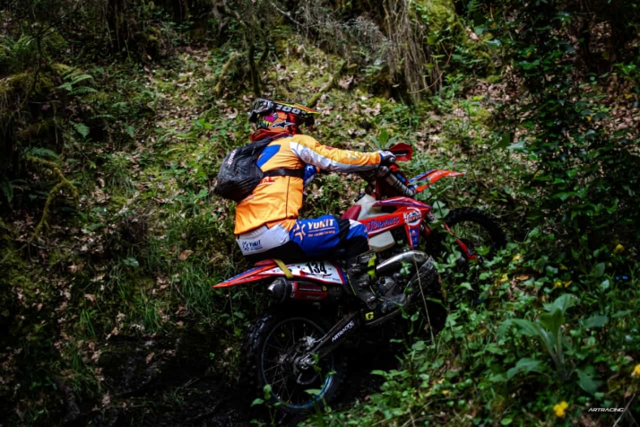 Tres de cal y una de arena para el club Pico Frentes de enduro