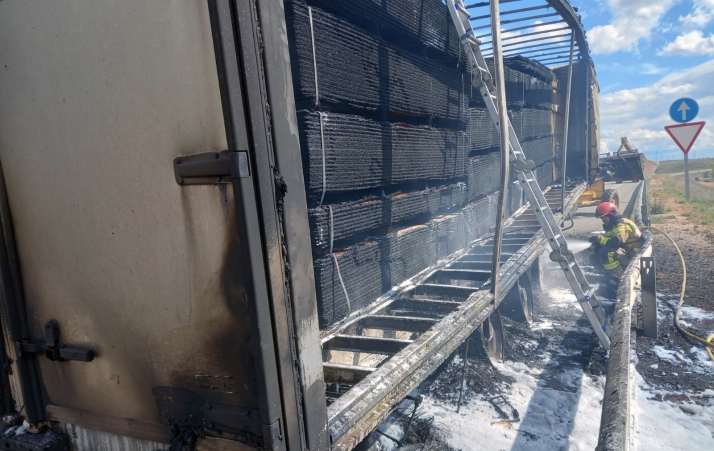 Arde un camión en Radona