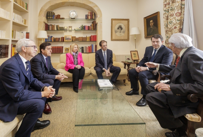 Mañueco visita la Fundación Duques de Soria