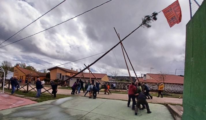 Orillares, sin temor al granizo para pingar su mayo 