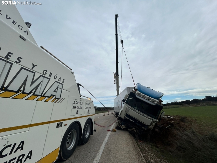 Retirado de la CL-101 el camión involucrado en el accidente mortal de Ágreda del pasado viernes