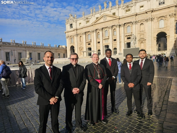 VíDEO | Un joven le canta una jota aragonesa al Papa Francisco