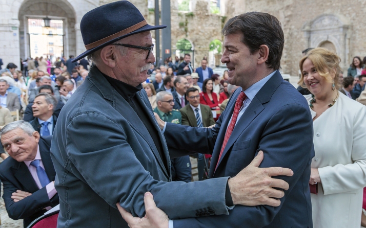 Mañueco remarca el papel esencial de control de los medios de comunicación a los poderes públicos como garantía de la democracia