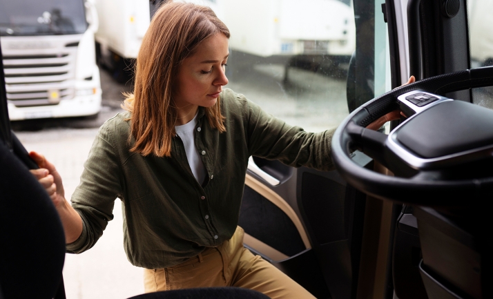 Castilla y León abonará durante un año las cuotas de Seguridad Social a empresas que contraten a mujeres entre 18 y 30 años y a las que se den de alta como autónomas en sectores poco feminizados
