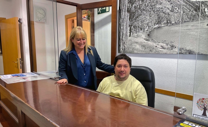 La Diputación da la bienvenida a un nuevo integrante en prácticas del programa de empleo de Asovica