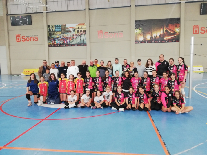El Sporting-Santo Domingo CV homenajea en la cancha a José Luis Blasco