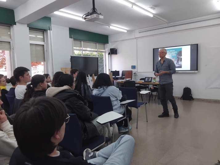 El artista visual Quique Palomo inspira a los alumnos de Ágreda
