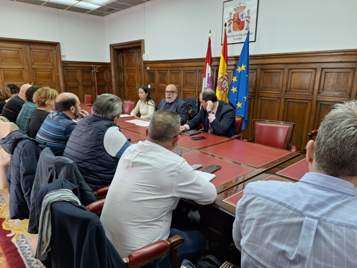 Reunión de una mesa de coordinación para buscar soluciones a los problemas recurrentes que sufren los trabajadores temporeros dedicados al sector agrícola