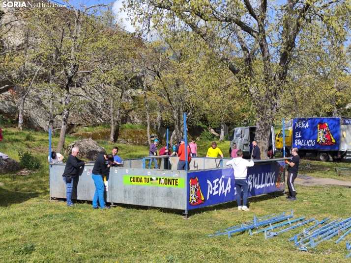 Valonsadero ya huele a San Juan: Las peñas montan sus chiringuitos