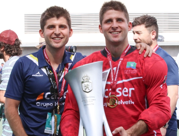 Los gemelos Revilla, dos olvegueños en el Olimpo del hockey hierba nacional