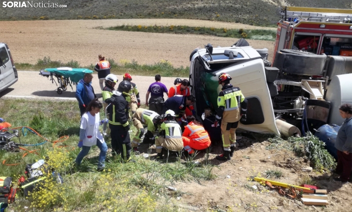 Carta abierta de un camionero accidentado: No había cobertura para llamar al 112, gracias a que paró mi ángel de la guarda…