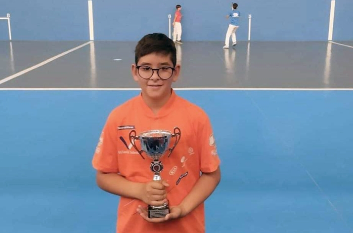 Álvaro Matín, tercero en las finales regionales de frontenis en edad escolar