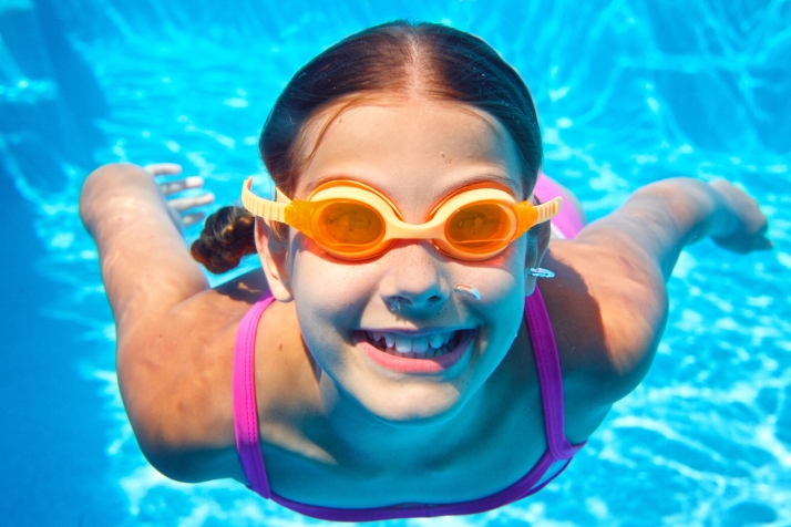 Cuida tu salud ocular y auditiva en verano