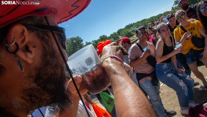 Fotos: Los sorianos apuran la última fiesta presanjuanera en los chiringuitos durante La Compra