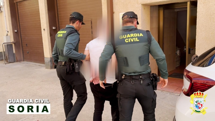 Detenido por conducir sin carné y como presunto autor de falsedad documental