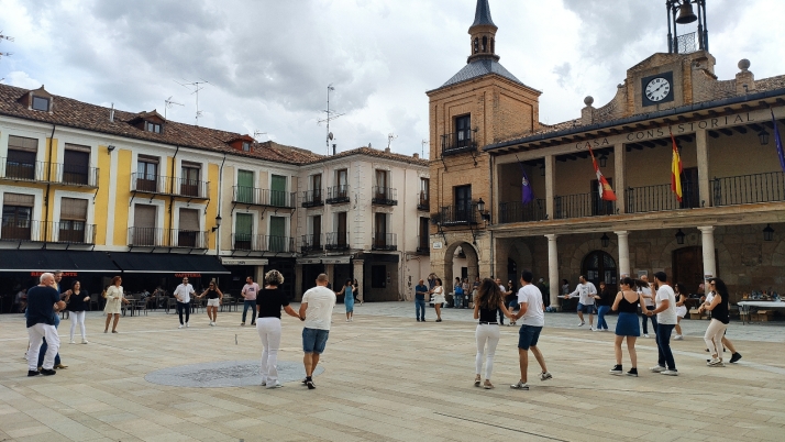 El mercadillo solidario en El Burgo recauda 2.000 euros
