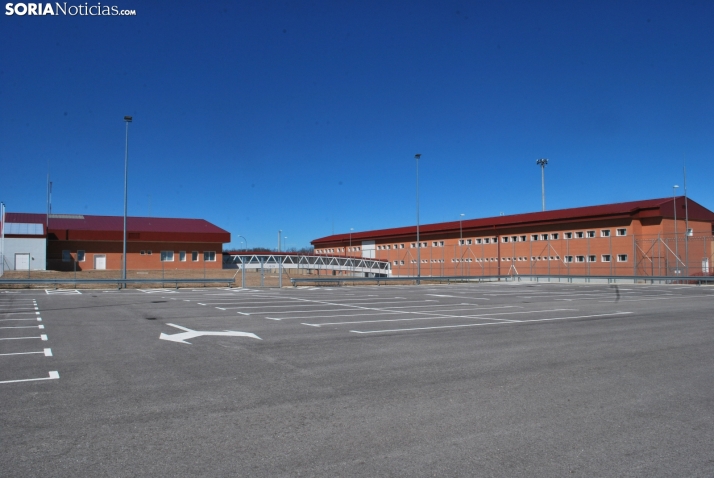 La plantilla del servicio de seguridad del Centro Penitenciario de Soria se queja de sufrir una autentica pesadilla laboral interna